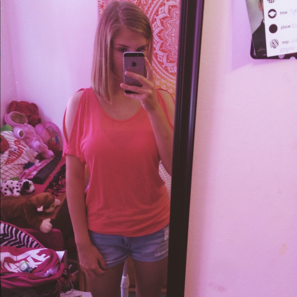 Open shoulder top